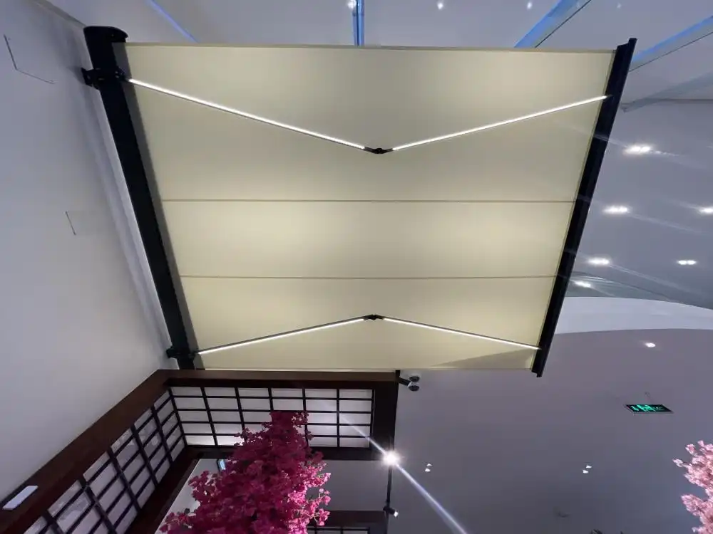 مظلات كهربائية متحركة